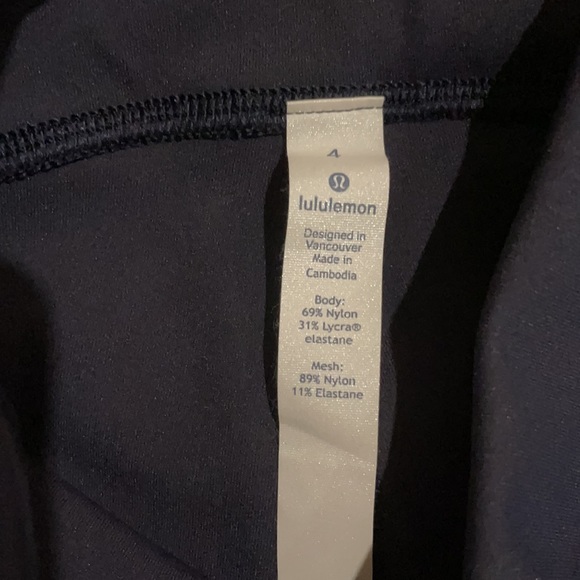 Lululemon size 4 dark blue crop leggings side mesh - Picture 4 of 5